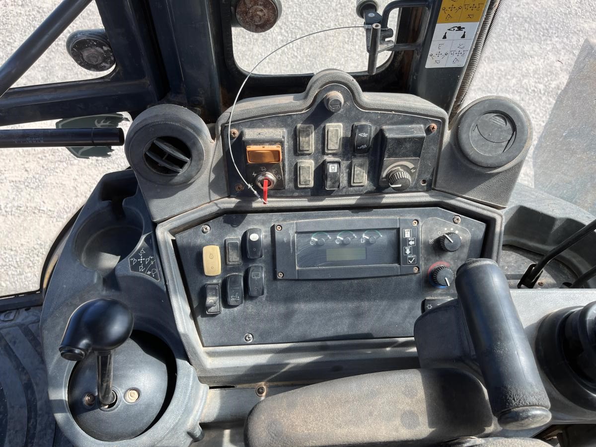 ./imagenes/INVOICE/2019/17610/RETROEXCAVADORA JOHN DEERE 310J (19).JPG